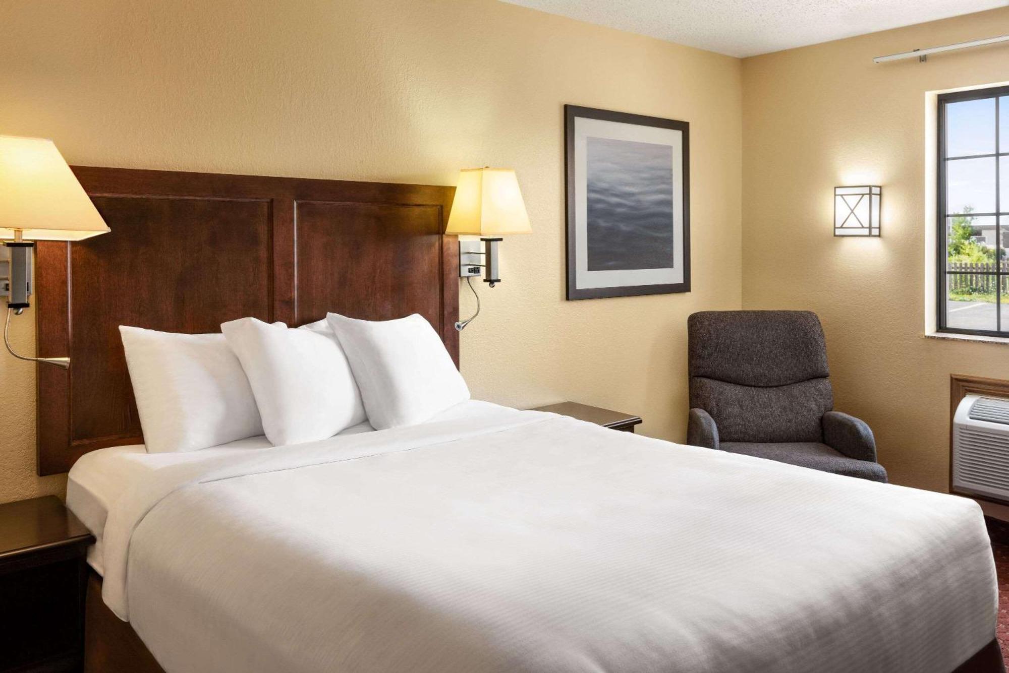 Baymont By Wyndham Cedar Rapids Hotel Kültér fotó